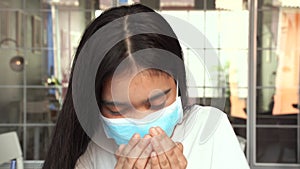 Close up shot Asian women wear a mask are holding their heads because of headaches She has a fever and migraine because of stress