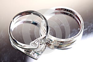 Close up shot of pair engagement /  mariage rings isolated photo
