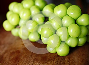 Close-up shot of some string of green grapes.