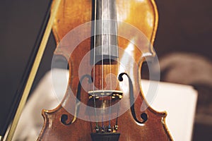 Close up shot of a violin, very soft def photo