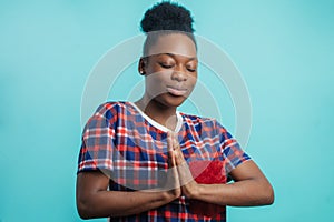 Close up side view photo of African girl doing morning exercise