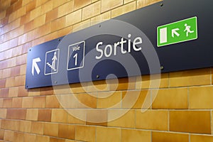 Close-up signage at Vannes station