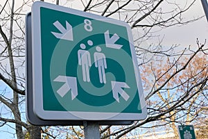 Close-up on a signpost to bring people together in a specific location