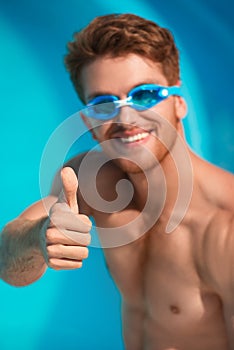 Close-up of smiling man in watersport goggles