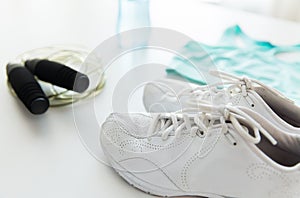 Close up of sportswear, skipping rope and bottle