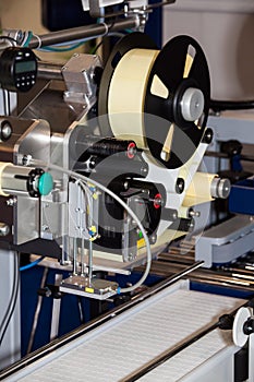 Automatic labeling machine