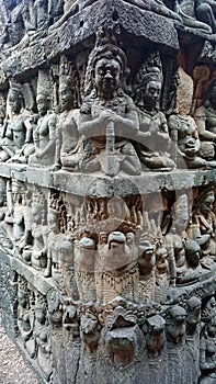 angkor wat wall figures