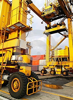 Close Up Wheel Rubber Tried Gantry Cranes RTG