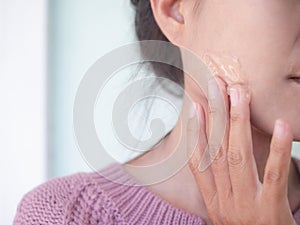Close up woman apply aloe vera gel Moisturizer on her face