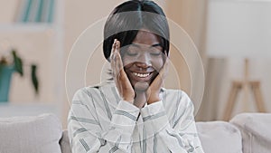 Close-up young african american amazed woman holding hands on face shocked by emotions saying wow surprised learning