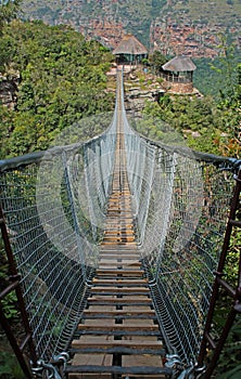 CLOSE VIEW OF ENTRANCE OF SUSPENSION BRIDGE OVER ORIBI GORGE