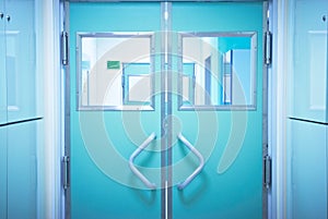 Closed doors in the operating room