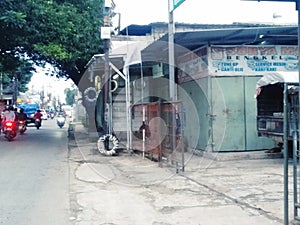 Closed flat tire workshop