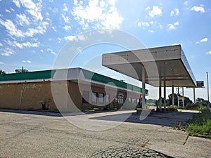 Closed green white and tan gas station 01