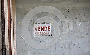 closed window of a bankrupt shop with the sign with the Italian