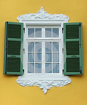 Closed window - open shutter