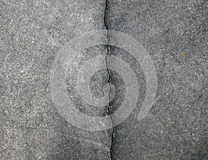 Closeup of the cracks
