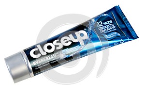 Closeup Everfresh fluoride toothpaste gel, with antibacterial and whitening effect