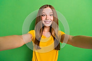 Closeup selfie photo of young toothy beaming smile positive brown hair teenager girl wear yellow t-shirt  on