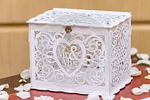 Closeup shot of an elegant wooden white wedding gift box with the writing Mr & Mrs