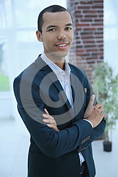 Closeup.successful young businessman standing in office