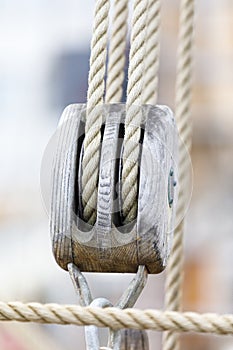 Closeup of tightropes and shekels of a yacht