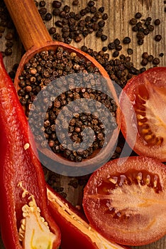 Closeup Tomaten, Red hot chili peppers and black pepper whole in wooden spoon on old wooden background