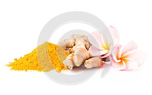 Closeup turmeric powder and turmeric roots on white background f