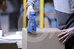 Closing a box with stiching machine