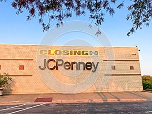 Closing sign at facade building of J.C. Penney retail store in shopping mall near Dallas, Texas, America