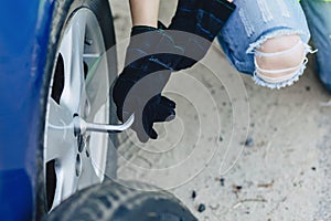 closup hands disassembling of the wheel from car