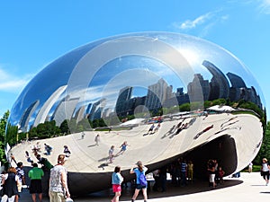 The cloud gate sculpture - millenium park - Chicago