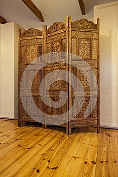 Cloudy home - wooden openwork screen