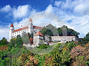 Zamračený letný pohľad na Bratislavský hrad, Slovensko
