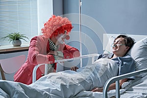 Clown entertaining the sick woman at ward