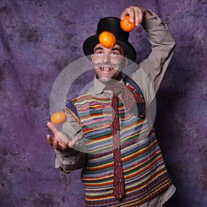 Clown joggling