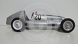 Cmc 1/18 scale model car - Mercedes Benz W25 Silver Arrow formula one racing chasis
