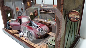 Cmc 1/18 scale model vitange garage diorama - Alfa Romeo 8c repair shop - hobbies and crafts