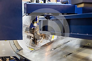 CNC fiber laser cutting machine cutting the stainless pipe or tube