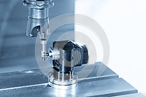 CNC machine spindle with automatic tool length measurement