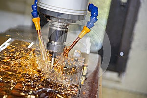 Frézovanie stroj pleseň olej chladiaca kvapalina metóda 