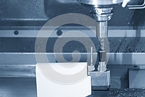 The CNC milling machine measure the tool length.