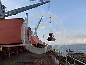 Coal discharging operation on bulk ship