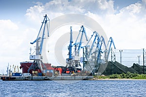 Coal loading at a bunker ship in port