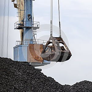 Coal loading crane, bulk