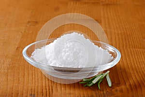 Coarse grained edible salt