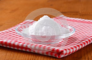 Coarse grained edible salt