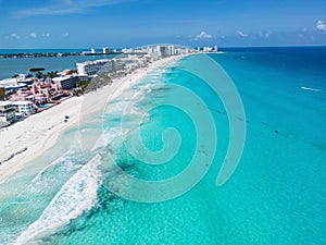 Coastline Panorama: CancÃºn's Daytime Beach Activities