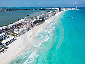 Coastline Panorama: CancÃºn's Daytime Beach Activities