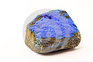 Cobalt is a chemical element present in the enameled mineral  which is used as a pigment for the blue tint in the entire